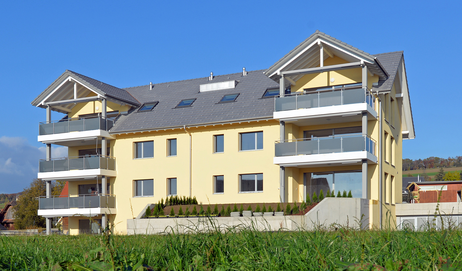 Renditeobjekt: Voll vermietetes Mehrfamilienhaus in Hämikon - Della ...