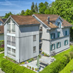 Helle Dachgeschosswohnung mit grossem Gartenanteil