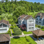 Helle Dachgeschosswohnung mit grossem Gartenanteil