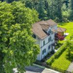Helle Dachgeschosswohnung mit grossem Gartenanteil