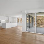 Grosszügige, harmonische Neubauwohnung mit von der Abendsonne verwöhnter Aussenoase