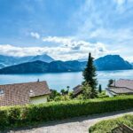 Sonnige Lage mit Panoramablick – kernsaniertes Eckhaus über dem See