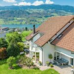 Freistehendes Einfamilienhaus mit See und Panoramablick