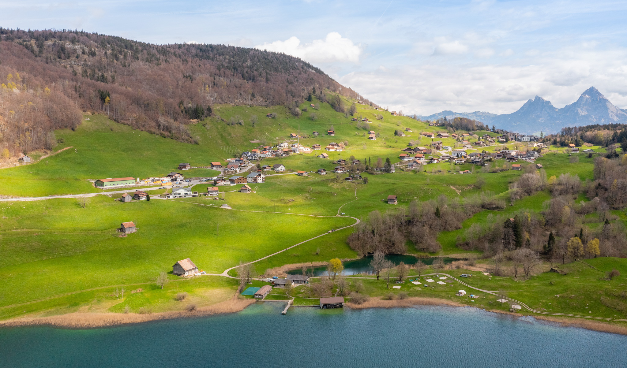 Attraktives Bauland umgeben von Bergen und See