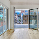 Zentrale 3½-Zimmer-Attika (Dachstock)-Neubauwohnung mit hohen Räumen