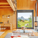 Berglandschaft zum Träumen: Wohnen mit Blick auf die Mythen