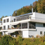 Urbaner Komfort, ländliche Ruhe: Terrassenwohnung nahe Zürich-Stadt