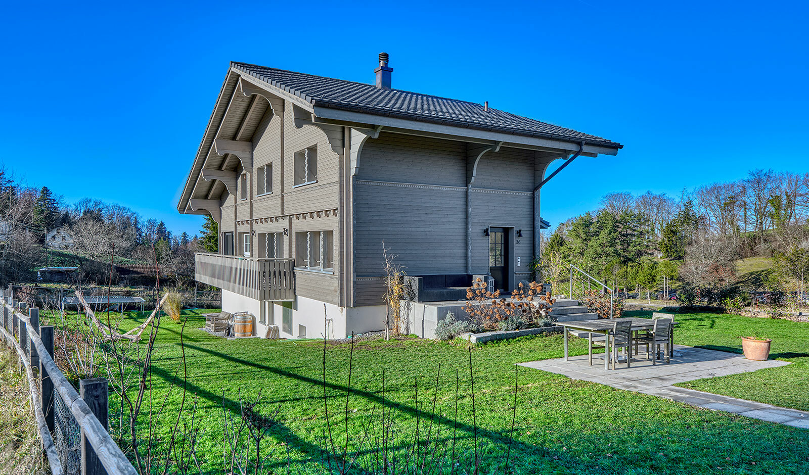 Exklusives Einfamilienhaus im Grünen nahe Zürich-Stadt