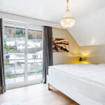 Exklusiver 4.5-Zimmer Hausteil mit traumhaftem Garten und Pool