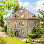Imposante Historismus-Villa mit gepflegtem Park