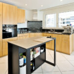 Lichtdurchflutete Stadtwohnung – Cityflair zwischen Neustadt und See